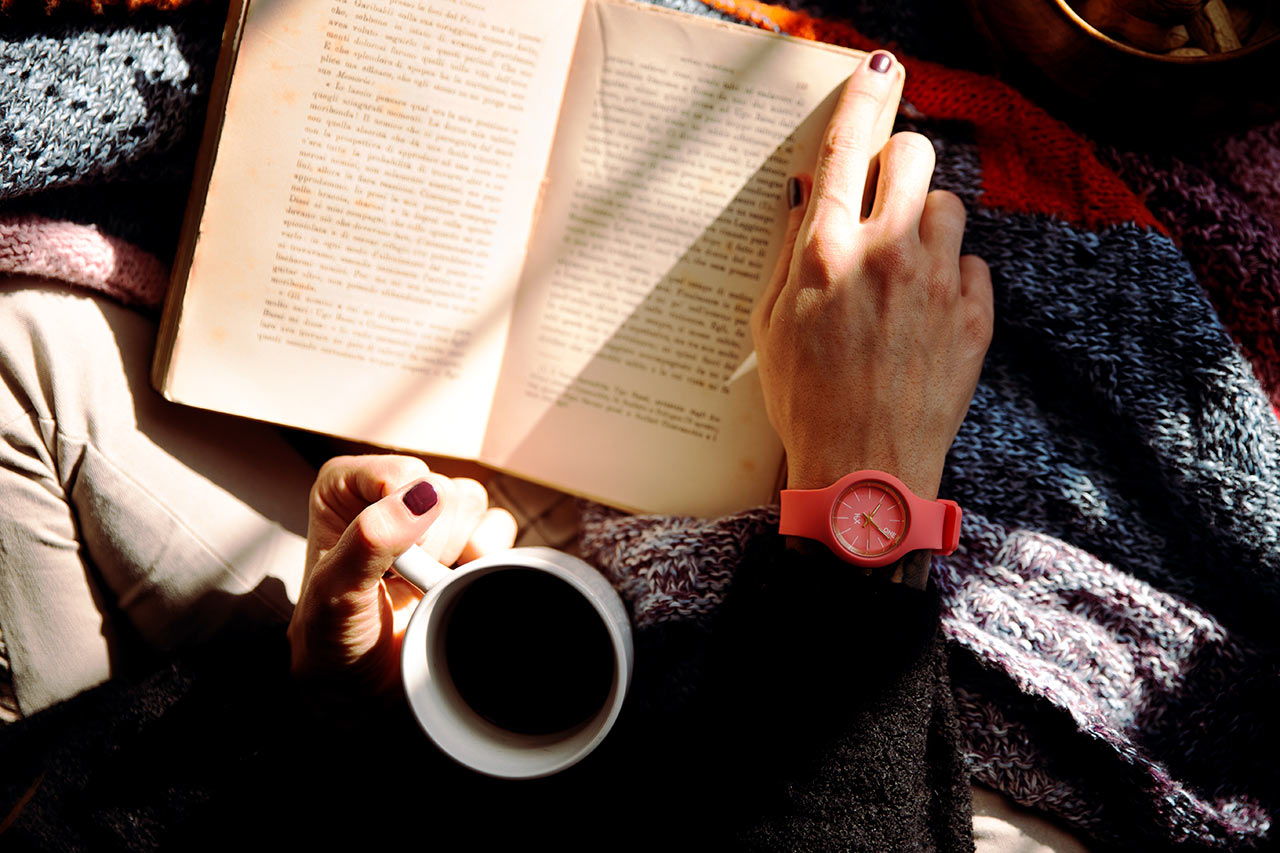 Kávé és egy jó könyv – számtalan könyvmoly álma