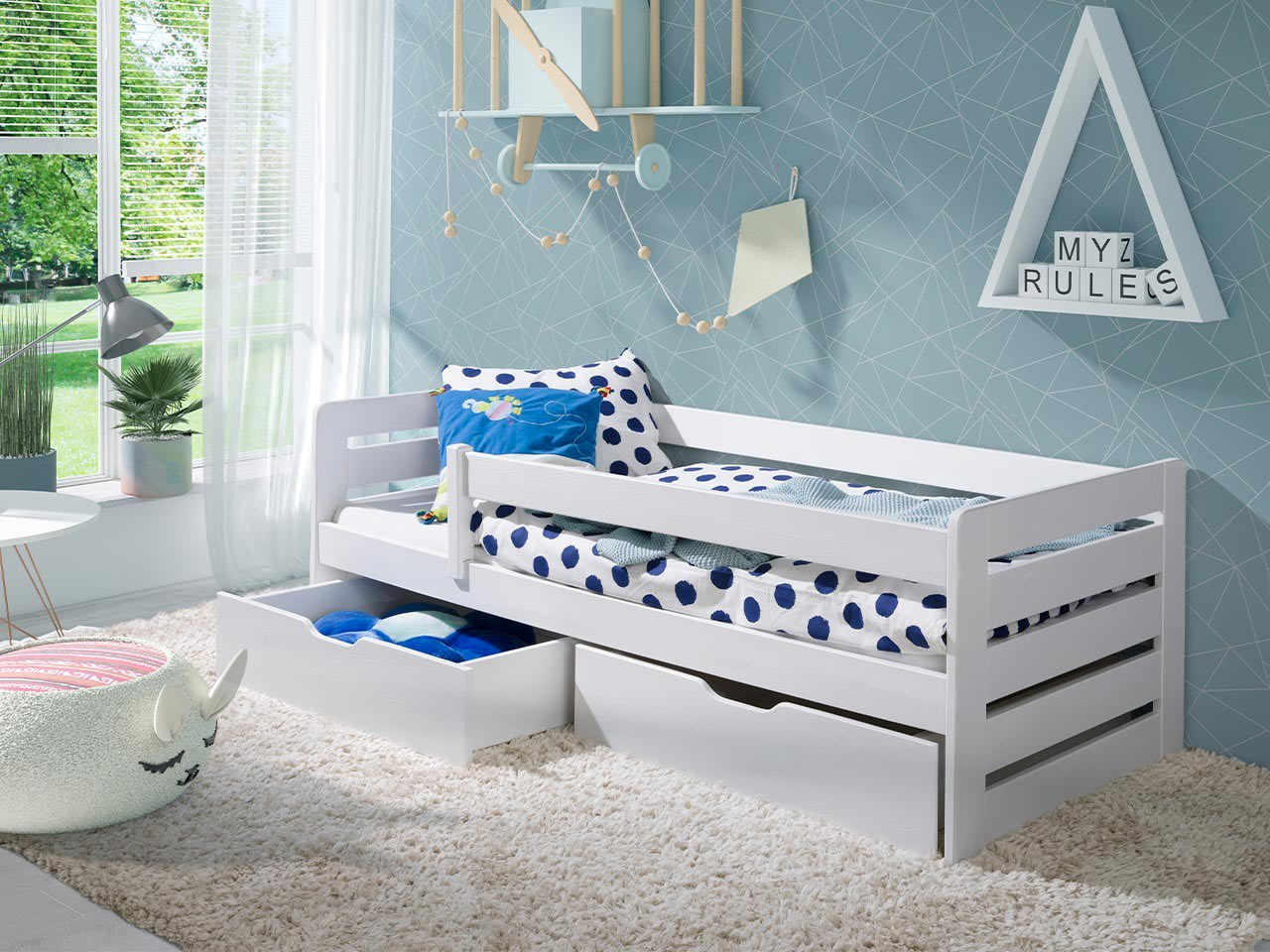 Dupla tárolós fehér ágy a gyerekszobába
