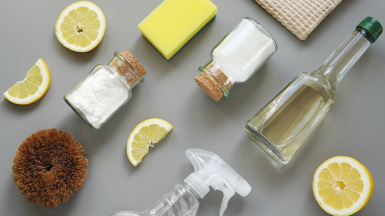 A szóda, a fehér ecet és a citromlé vagy citromsav alapfelszerelés nagy teljesítményű. Saját szemeivel is meglátja majd.