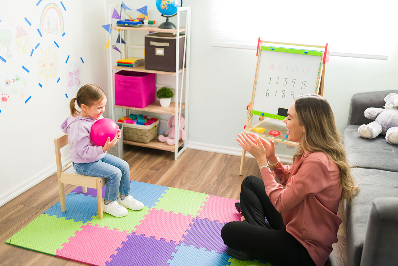 A megfelelő szék kényelmes helyet biztosít gyermeknek munka vagy játék közben. Könnyen felismeri: a gyerek már az első alkalommal imádni fog rajta ülni.